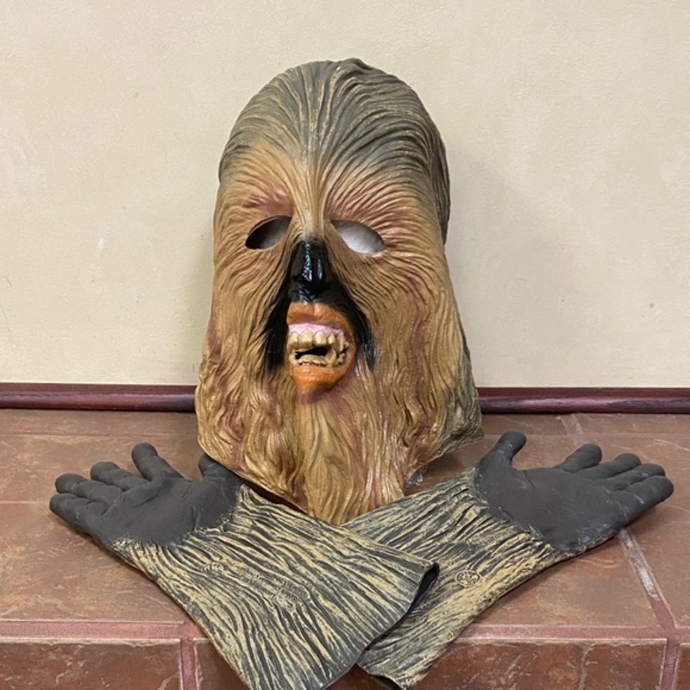Rubie's 2010 Chewbacca Mask Star Wars Supreme Edition Costume Halloween